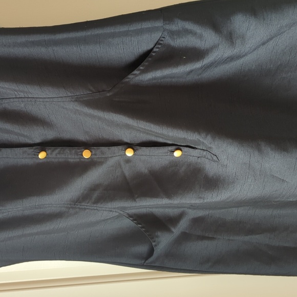 Elegant Black Dress with Gold Accents - Picture 3 of 6